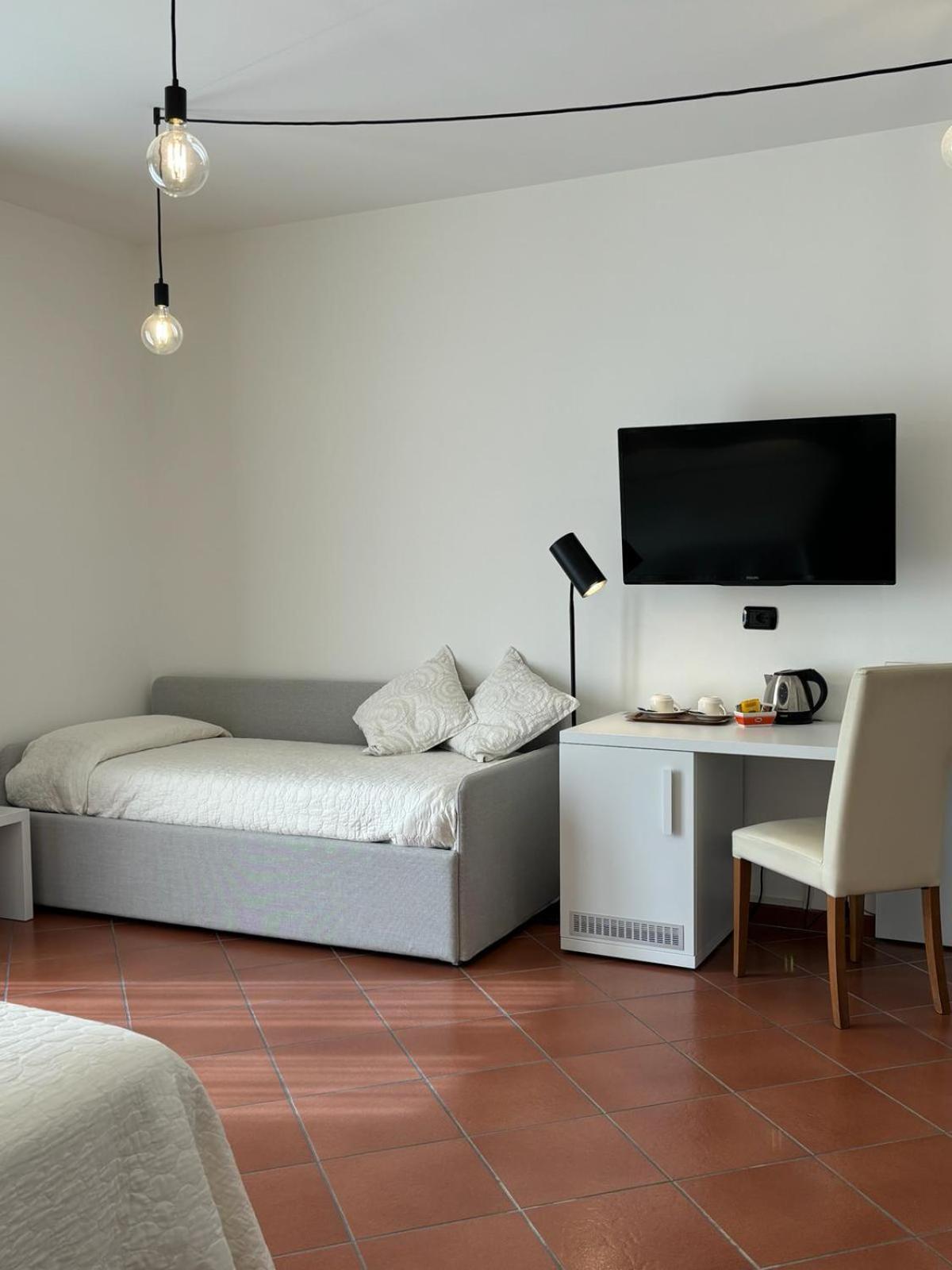 Hotel Delle Rose San Bartolomeo Al Mare Exterior photo