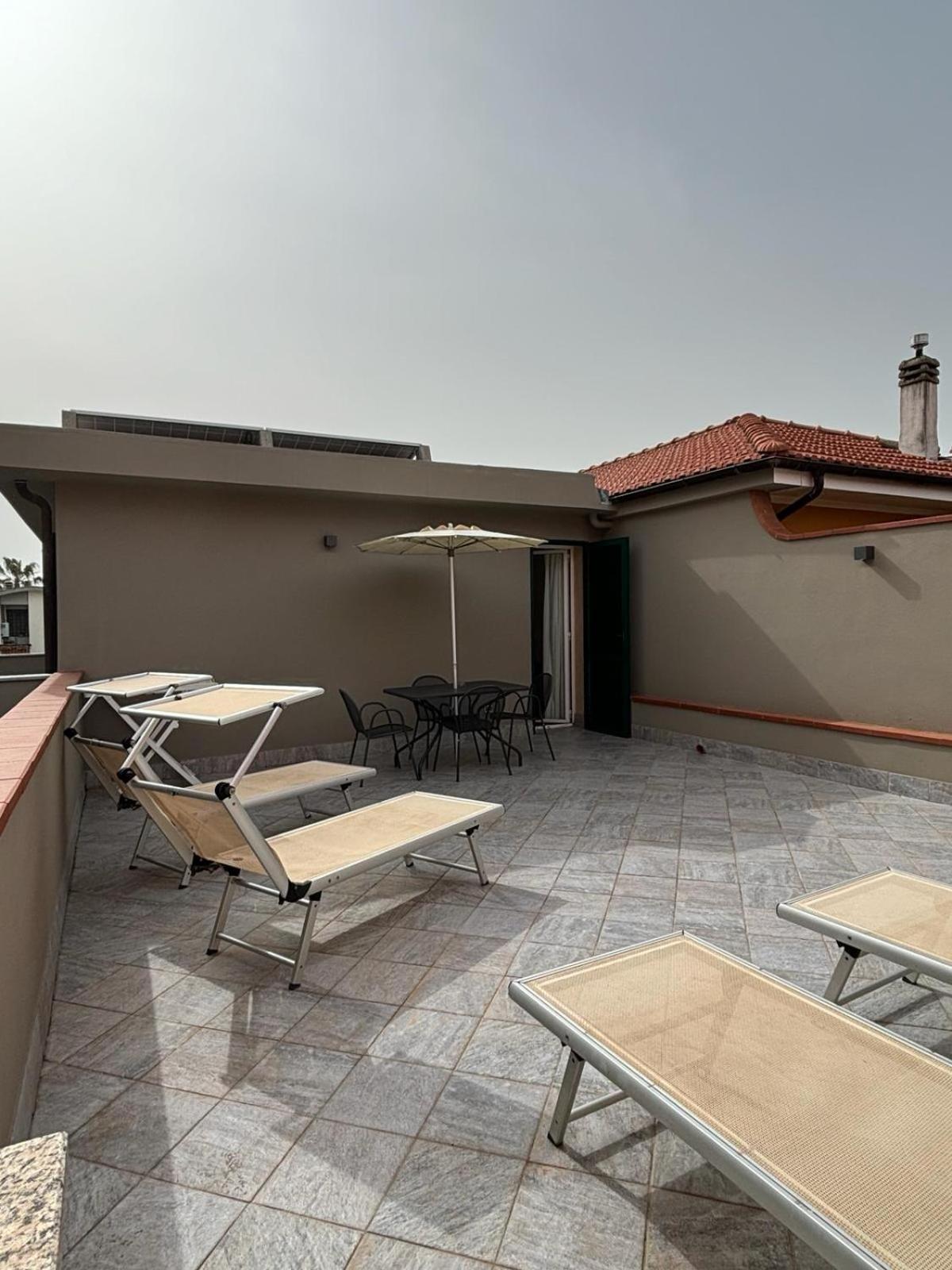 Hotel Delle Rose San Bartolomeo Al Mare Exterior photo