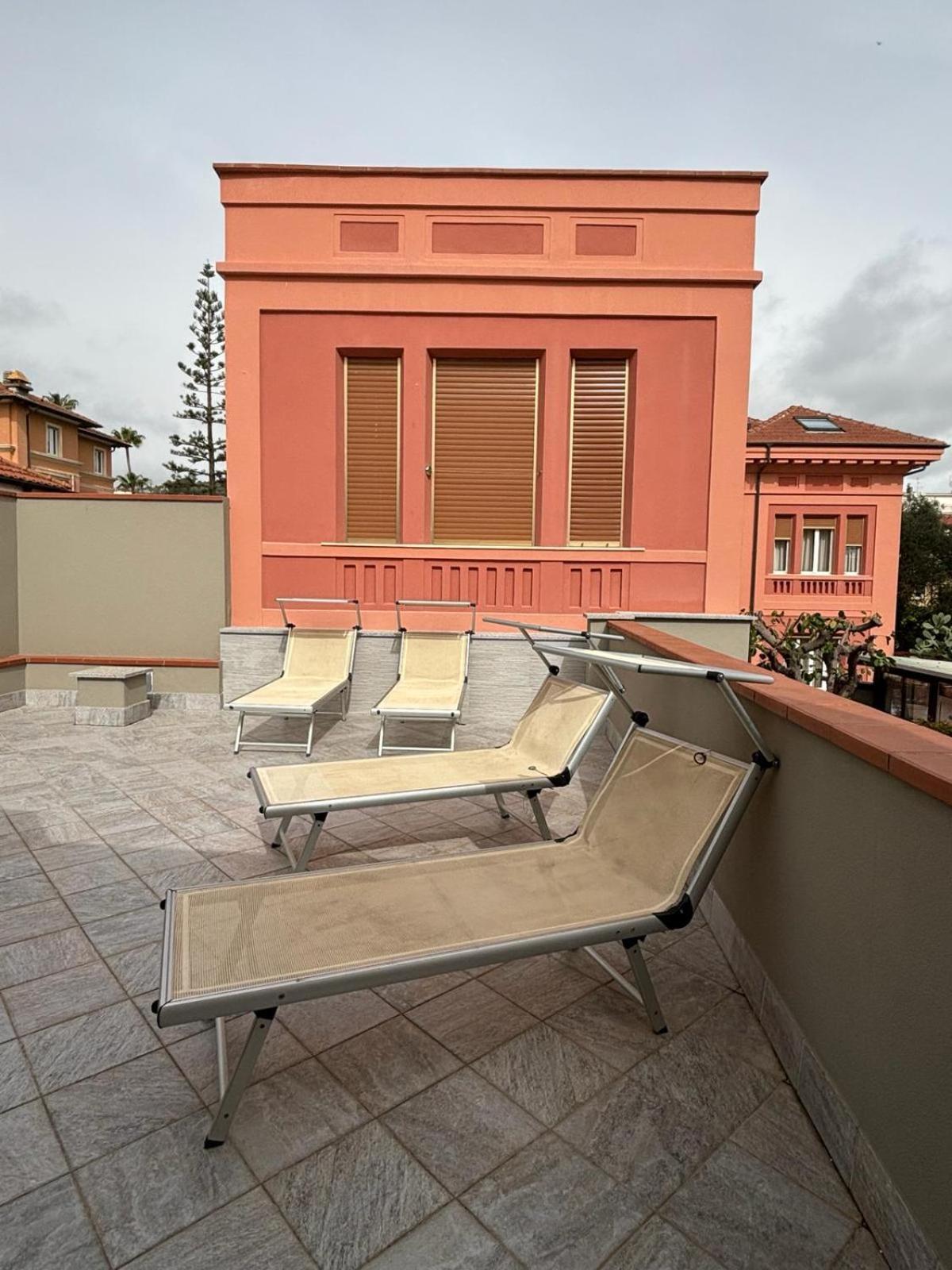 Hotel Delle Rose San Bartolomeo Al Mare Exterior photo