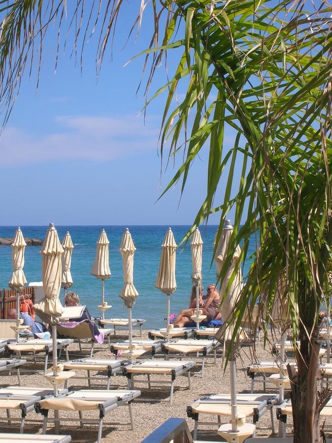 Hotel Delle Rose San Bartolomeo Al Mare Exterior photo