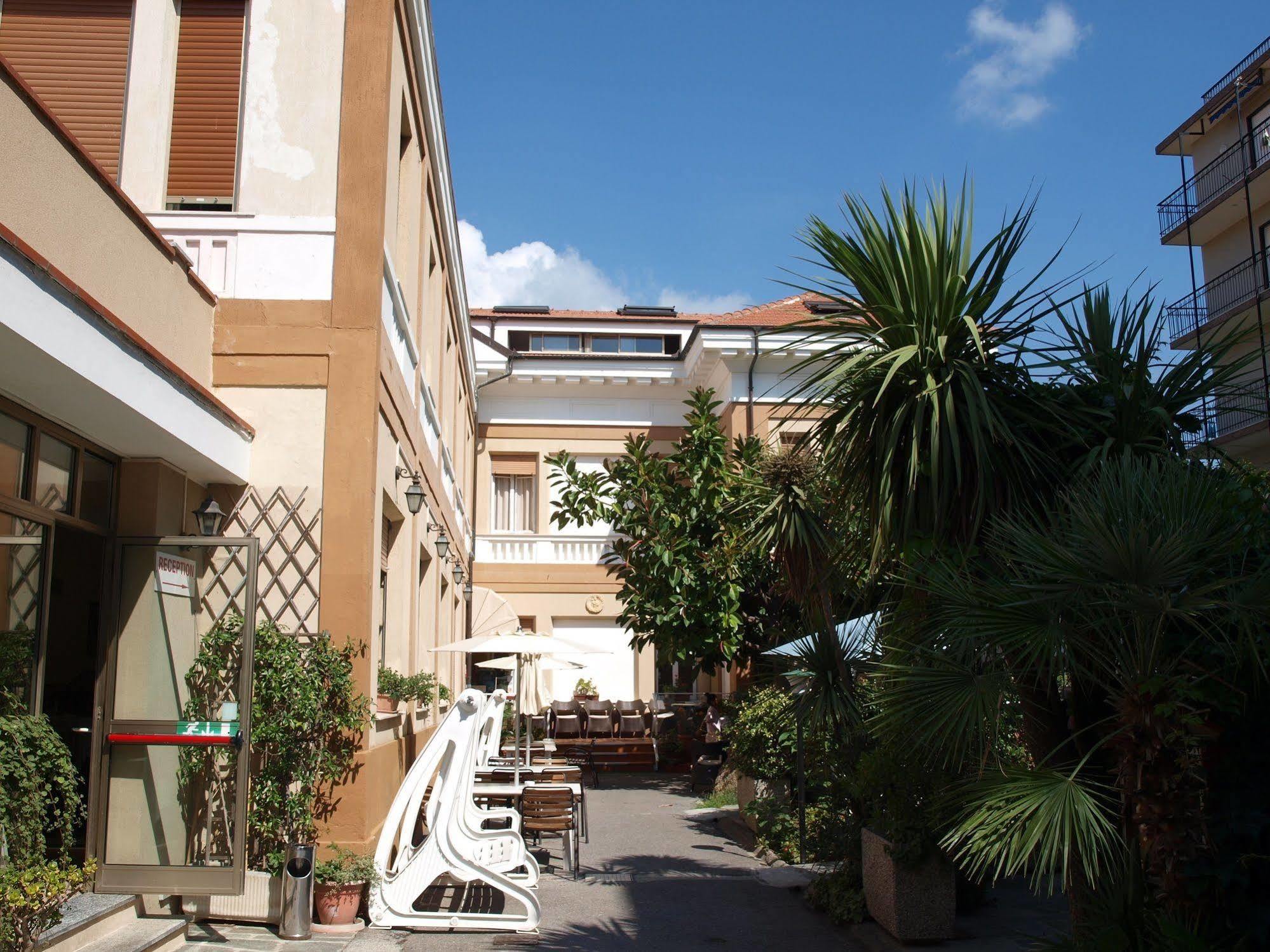 Hotel Delle Rose San Bartolomeo Al Mare Exterior photo