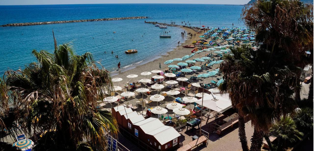 Hotel Delle Rose San Bartolomeo Al Mare Exterior photo